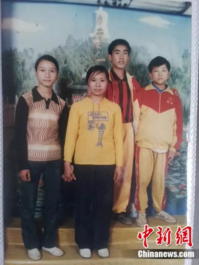刘秀祥（右二）小时候 受访者供图